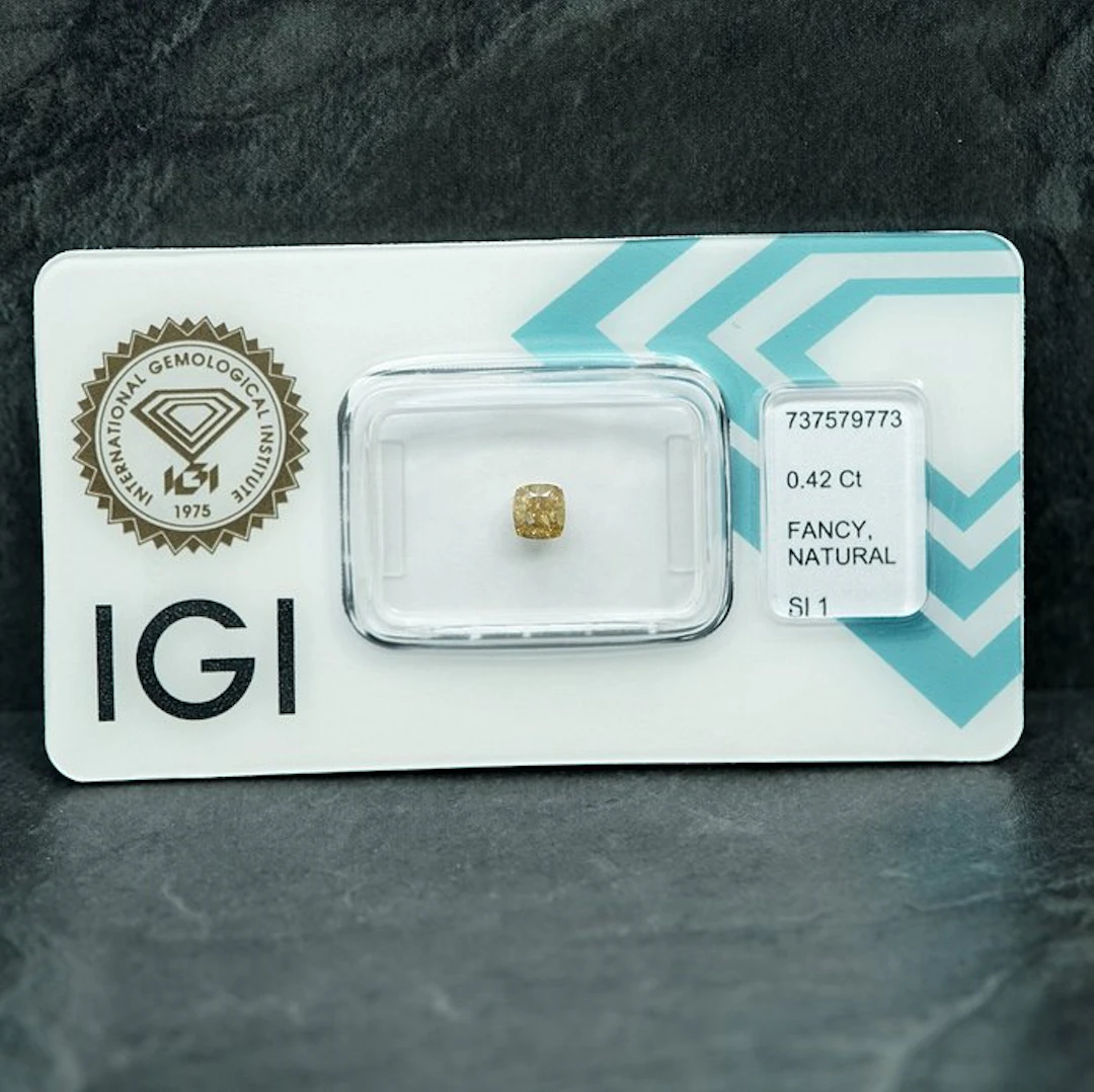 No reserve price - 1 pcs Diamond (Natural coloured)...