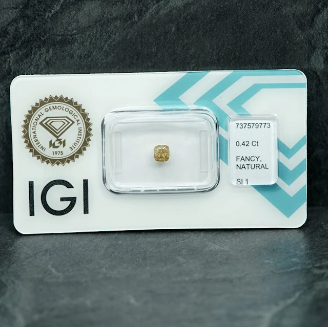 No reserve price - 1 pcs Diamond (Natural coloured)...