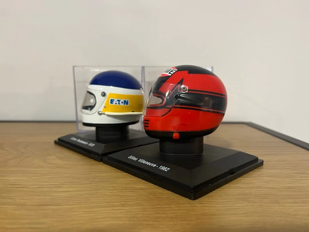 Spark 1:5 - Model race car (2) - Ferrari Helmets Drivers...