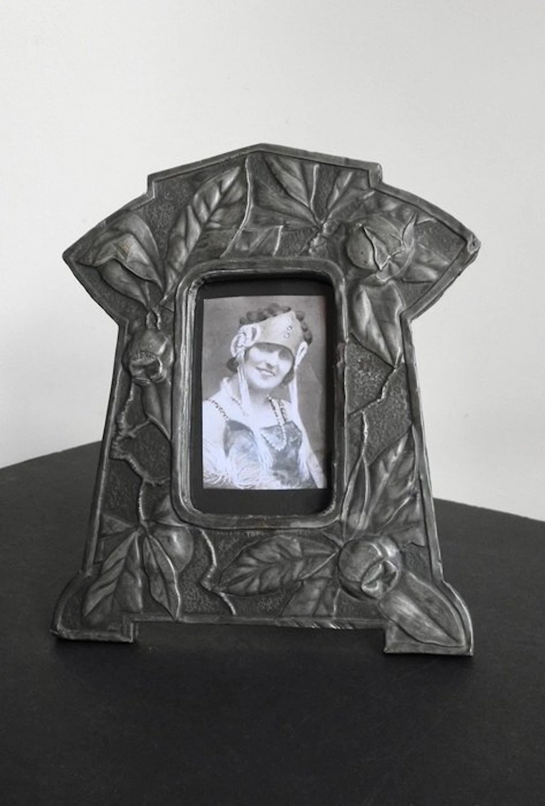Art Nouveau in the style of Alfred Louis Achille Daguet - Picture frame - tin