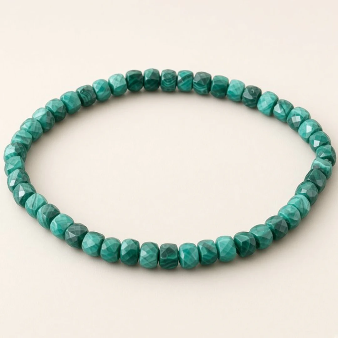 Malachite bracelet. Faceted cube-cut beads. Natural stone. - Height: