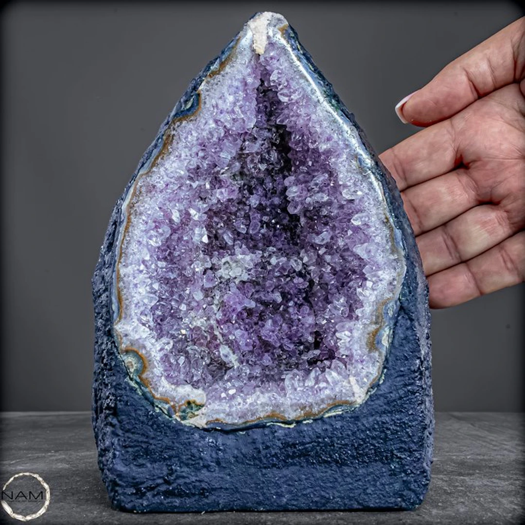 Natural amethyst druzy – an impressive natural work of art full of depth