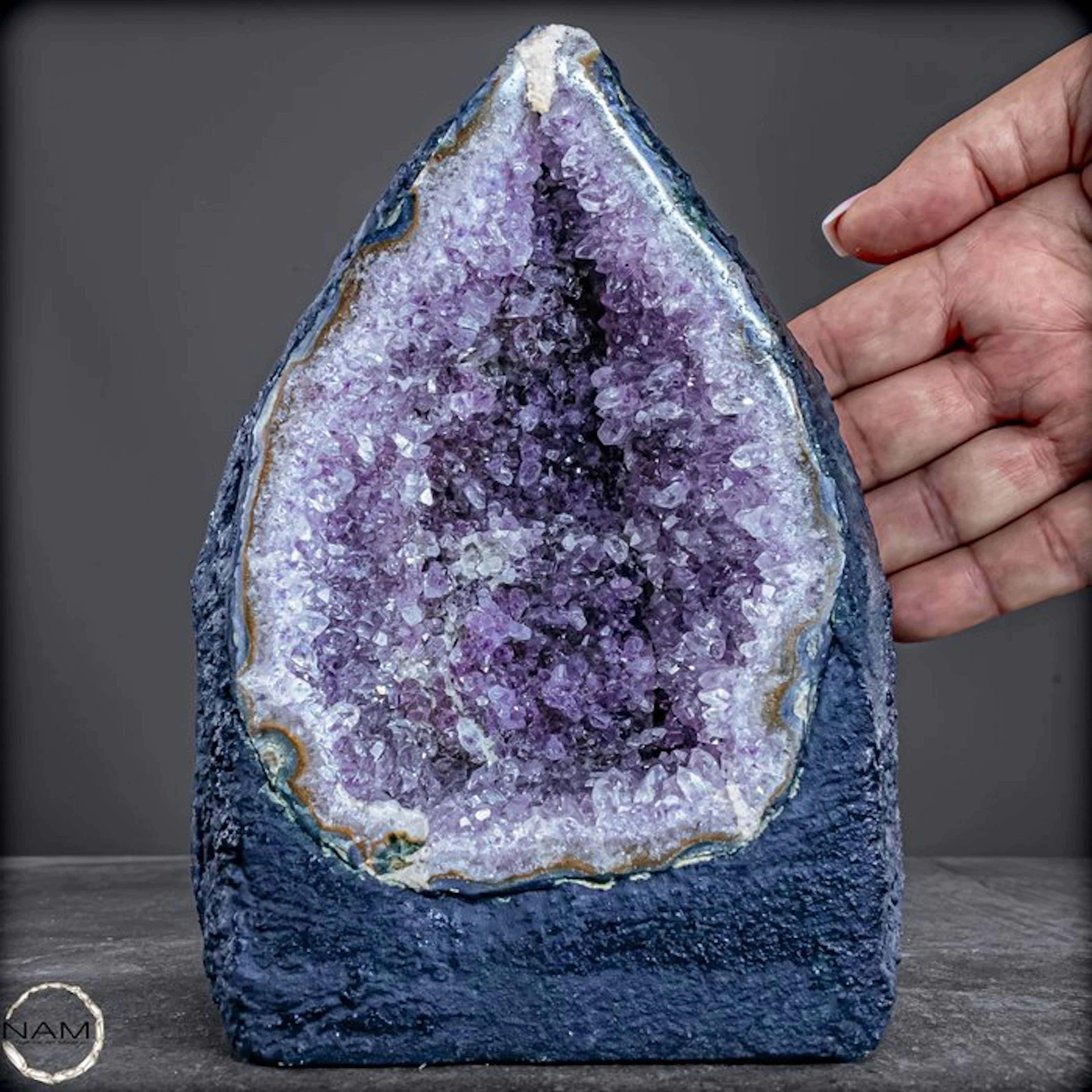 Natural amethyst druzy – an impressive natural work of art full of depth
