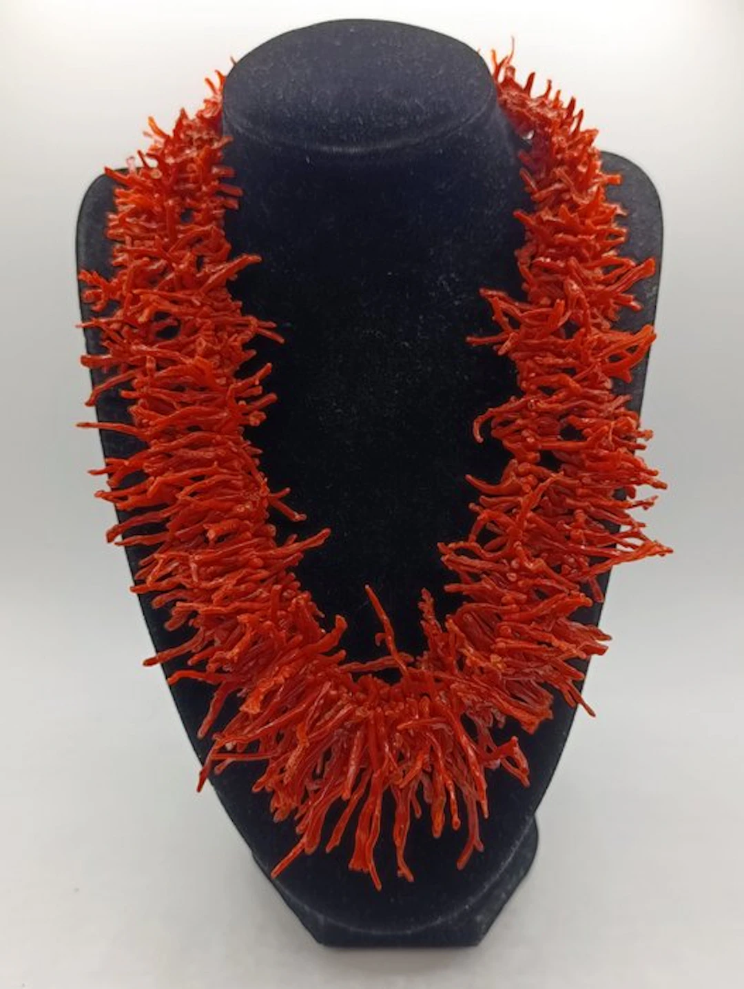 No reserve price - Necklace Extra-dark coral necklace...