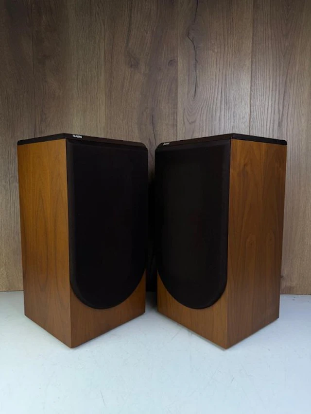 Bower & Wilkins - DM-22 - Matching Pair Speaker set