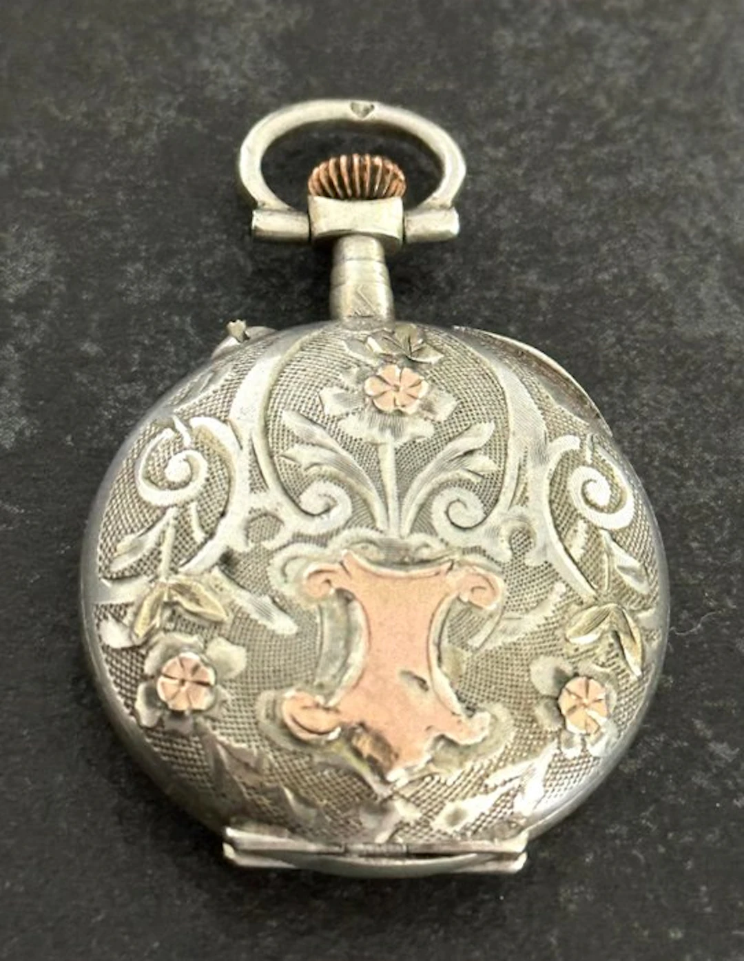 Montre de col - Boîtier argent et vermeil sculpté - pocket watch - 1900-1949