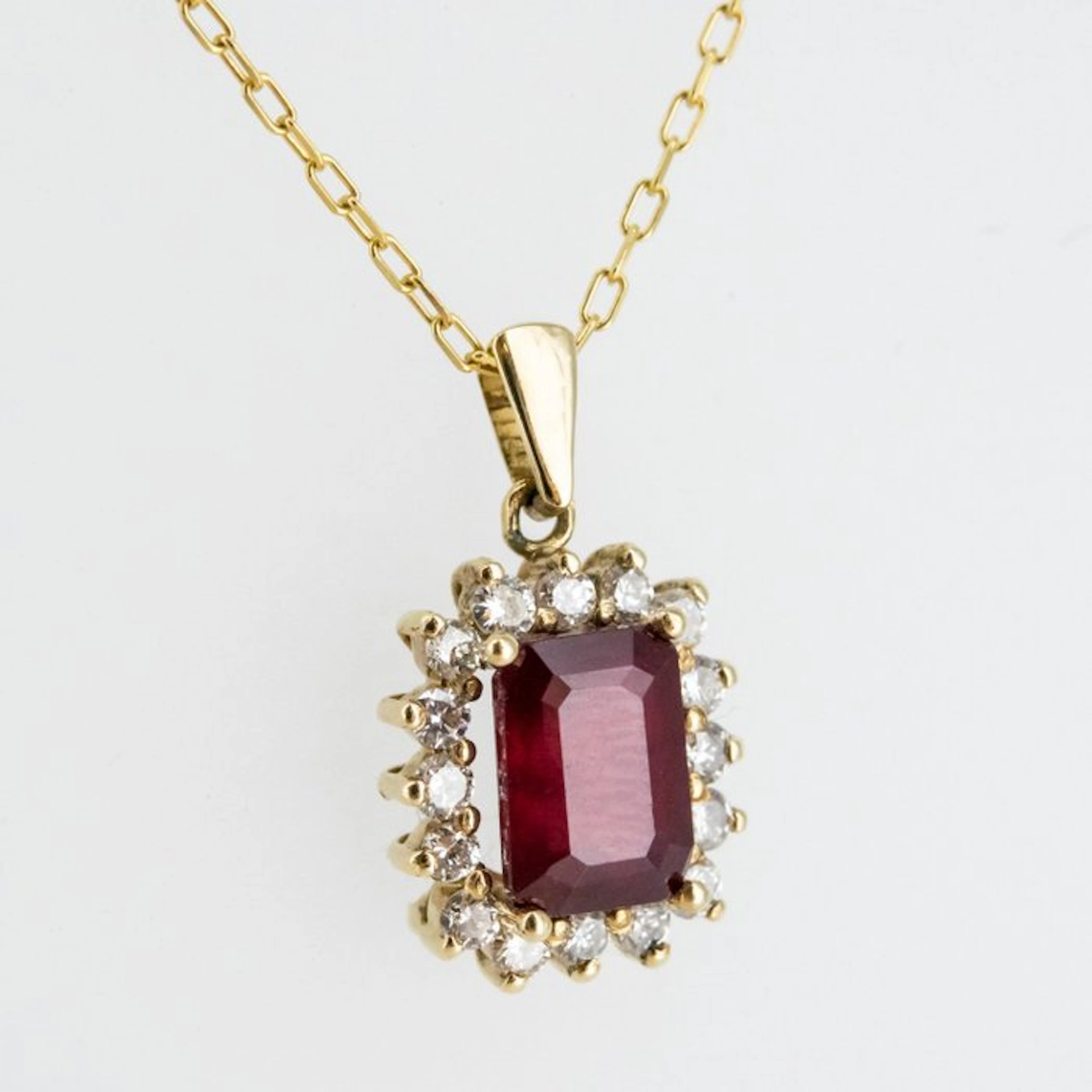 Pendant - 14 kt. Yellow gold Ruby - Diamond