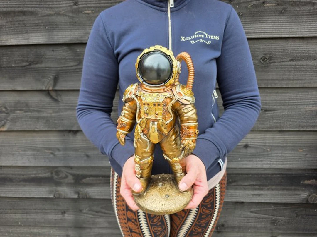 Statue, Astronaut - 31 cm - Resin - 2026