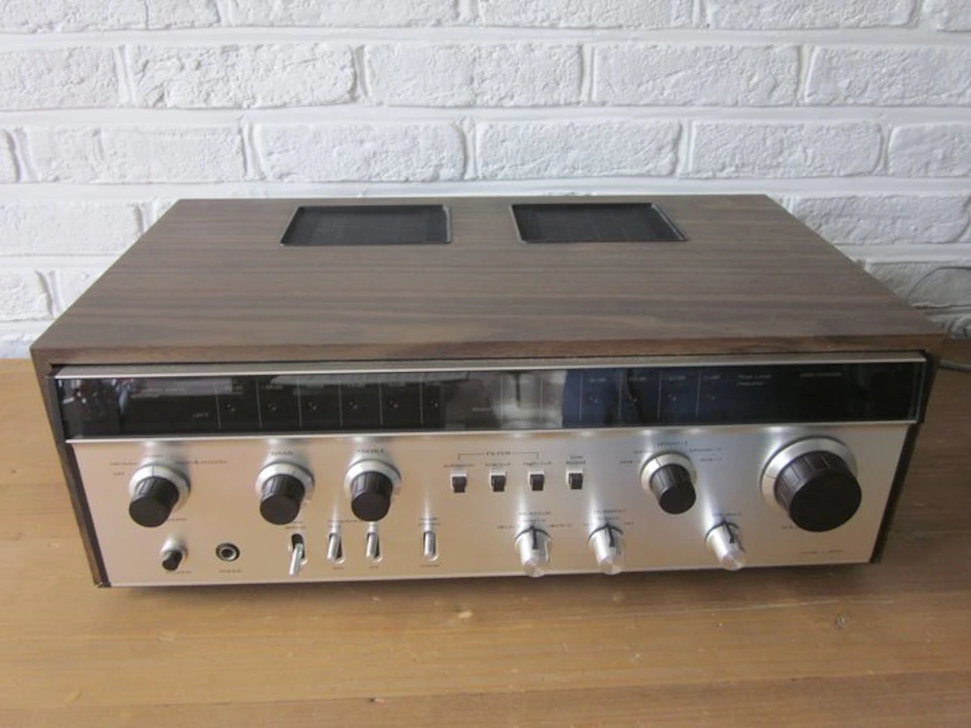 Luxman - L-2800 Solid state stereo amplifier