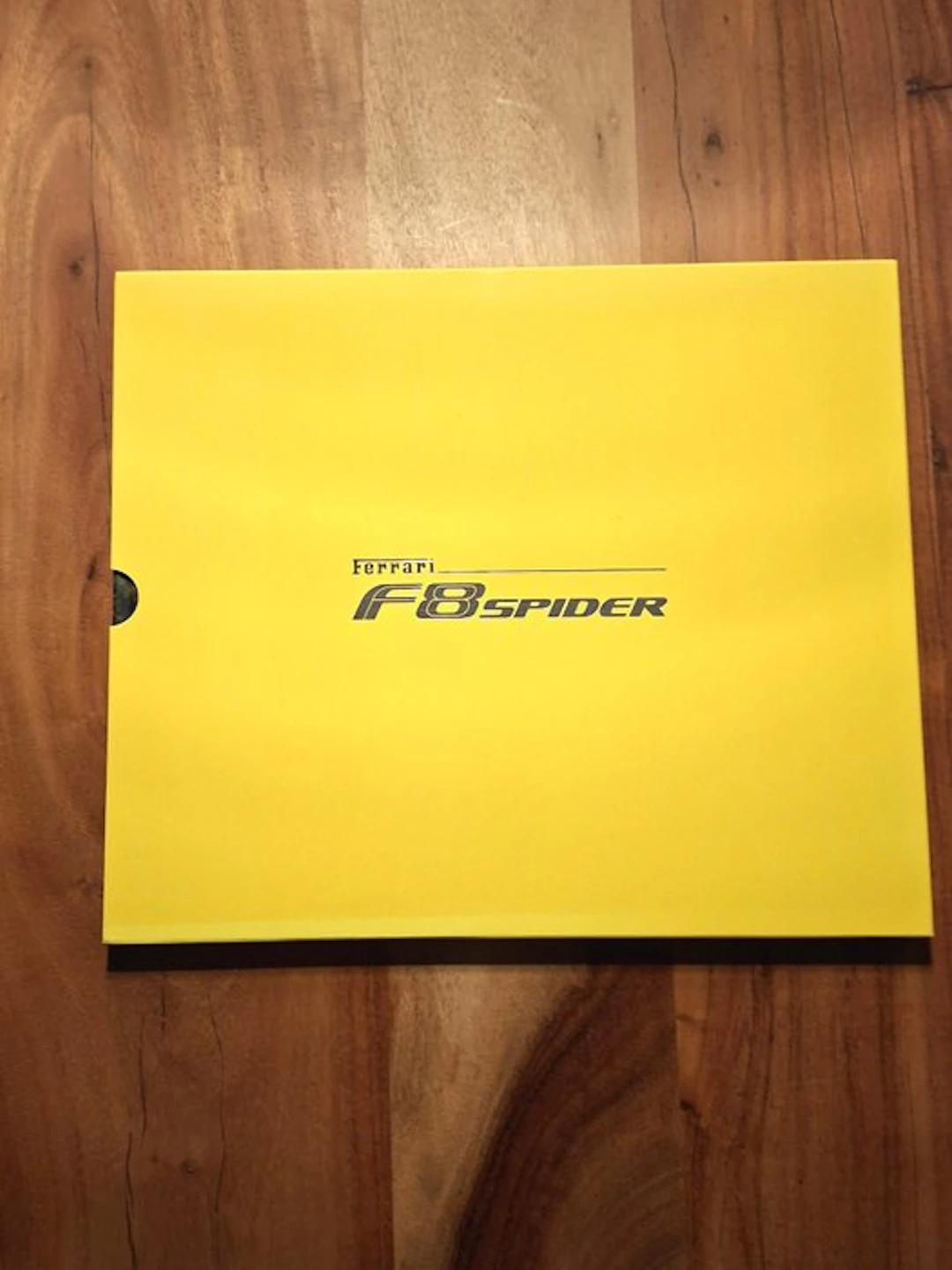 Book - Ferrari - F8 Spider - 2019