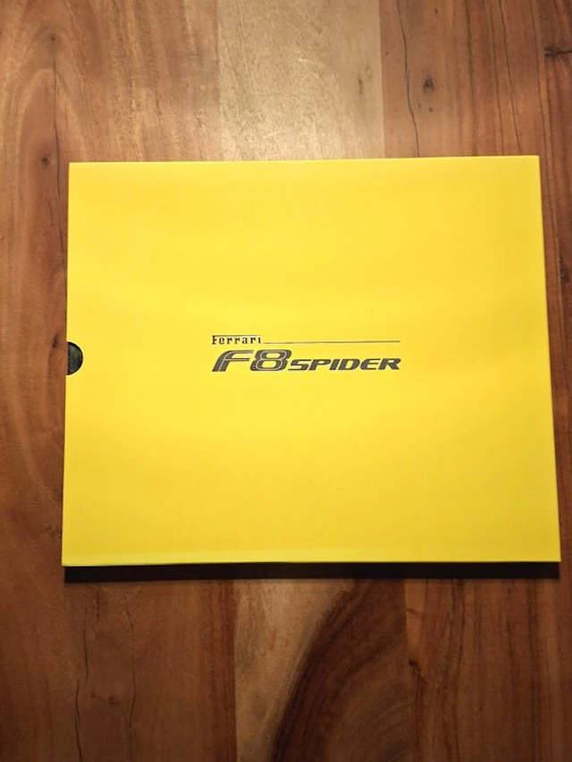 Book - Ferrari - F8 Spider - 2019