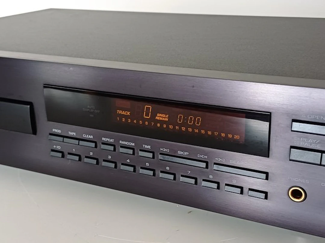 Yamaha - CDX-660 'Natural Sound' CD player
