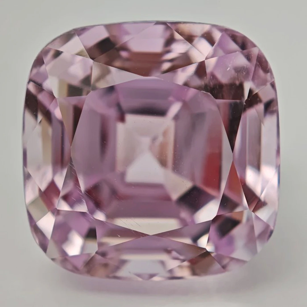 No reserve price Kunzite - 28.50 ct - Antwerp Laboratory...