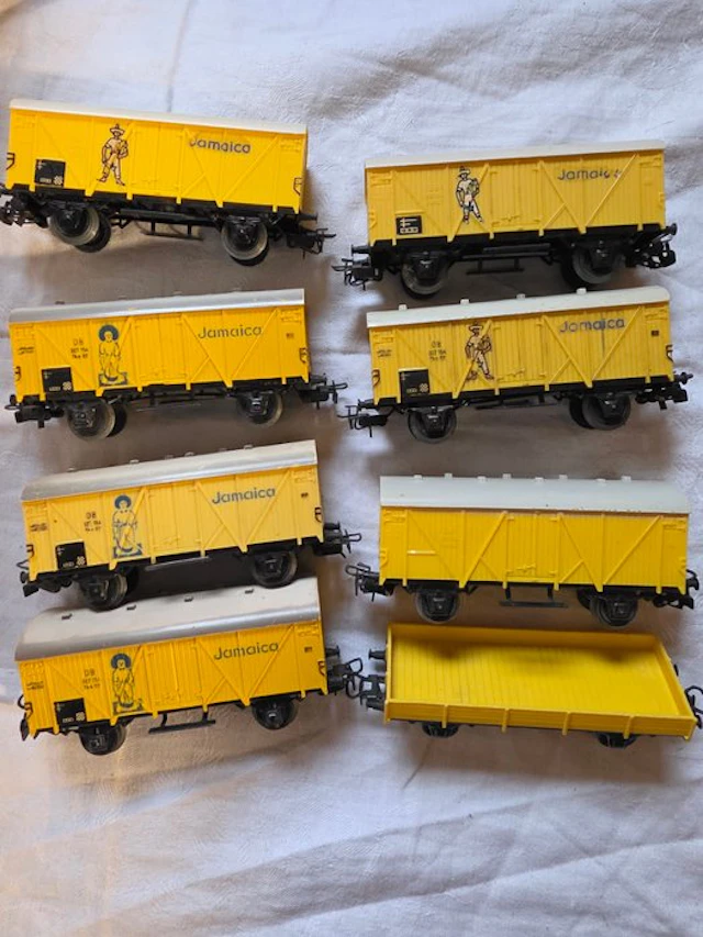 Märklin H0 - 4509; 4471 - Train set (8) - Yellow Jamaica refrigerated vans
