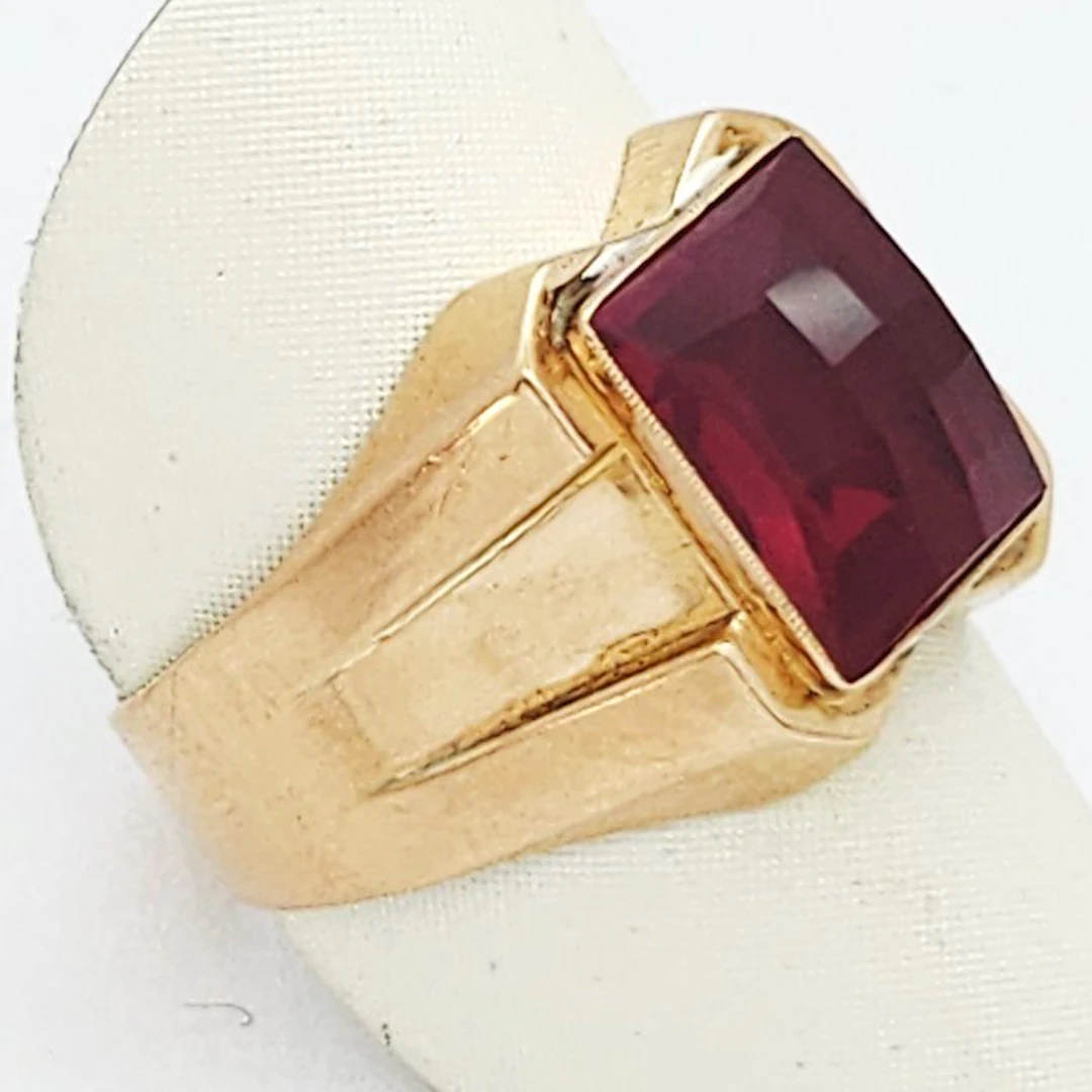 Ring - 18 kt. Yellow gold - 4.00ct. tw. Synthetic gemstone
