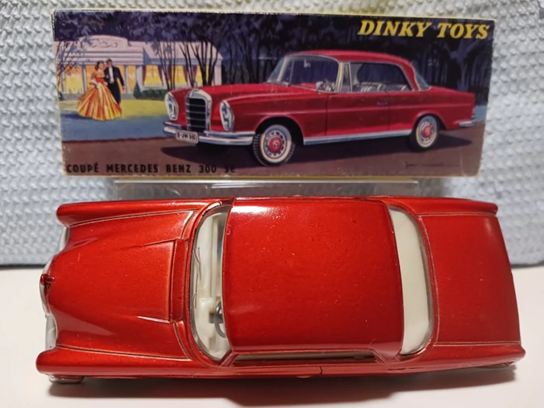Dinky Toys 1:43 - Model car - Coupé Mercedes-Benz 300 SE model 533