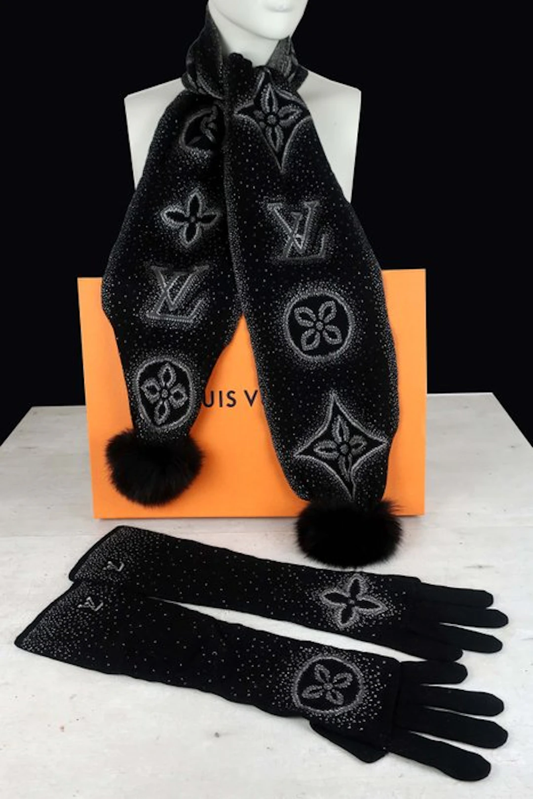 Louis Vuitton - Set - Cashmere scarf & cloves Logo Intarsia knitwear - Scarf