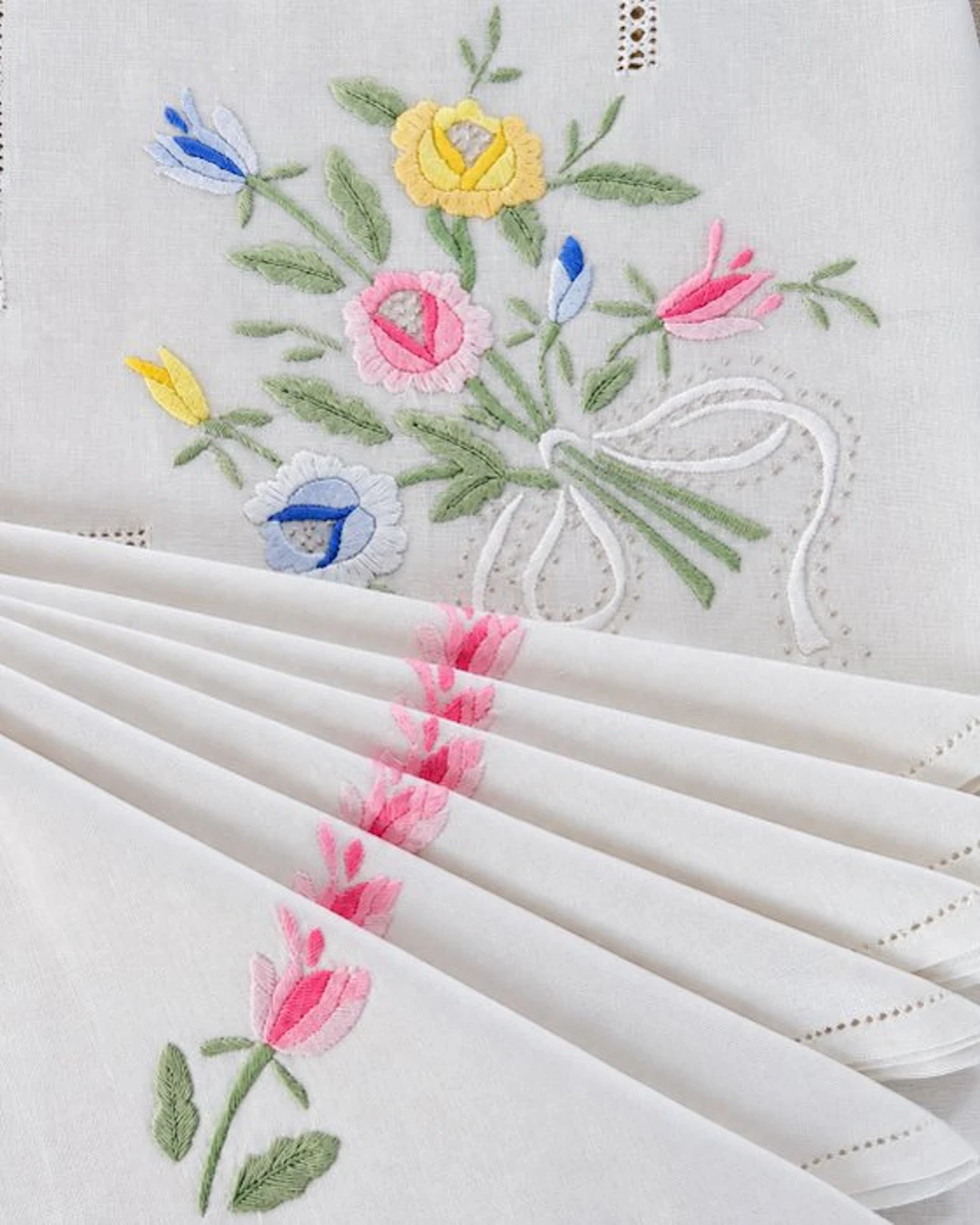 Tablecloth (7) - 180 cm - 130 cm - Tablecloth for 6 people.