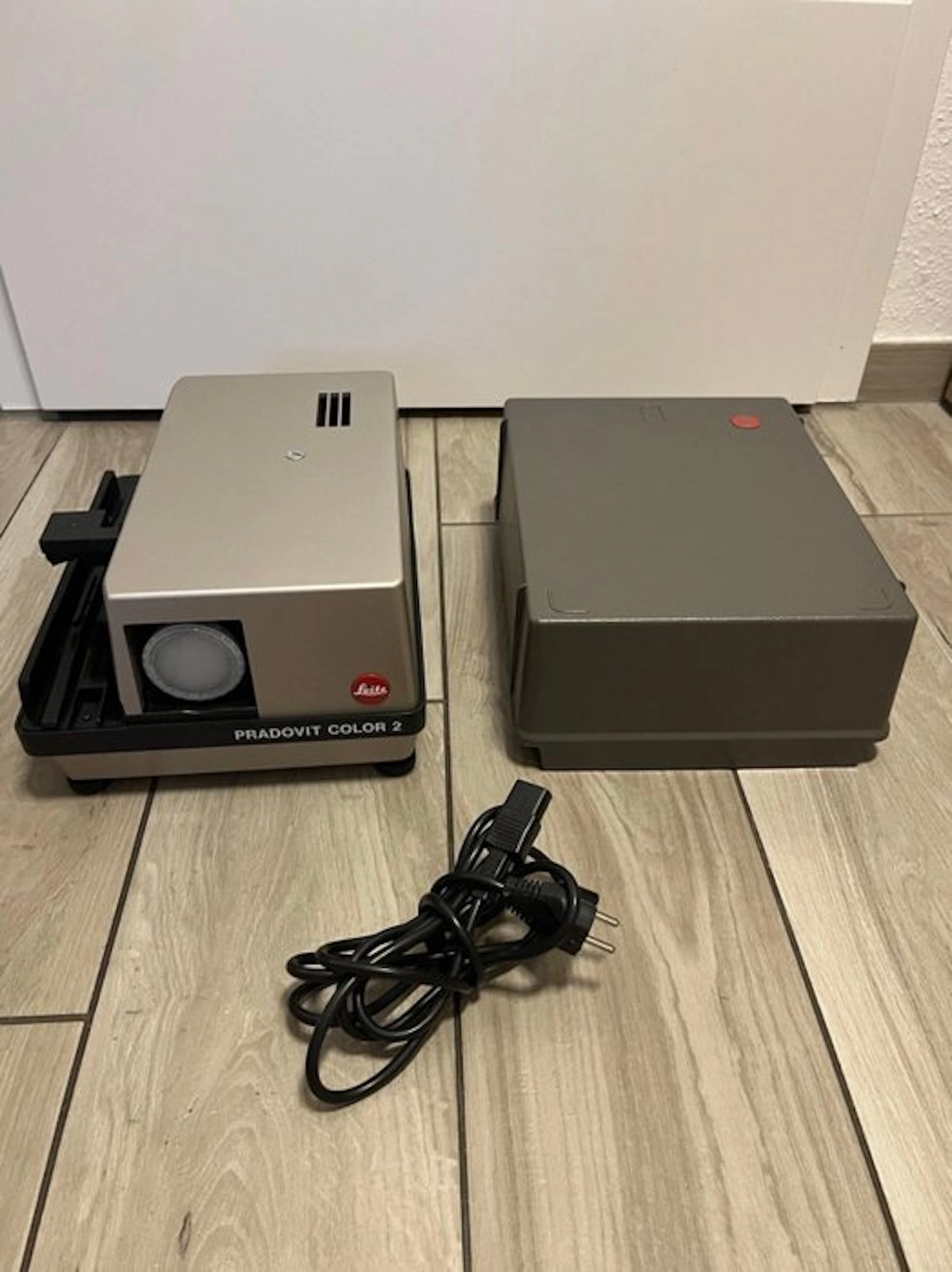 Leitz Pradovit Color 2 Diaprojektor Slide projector