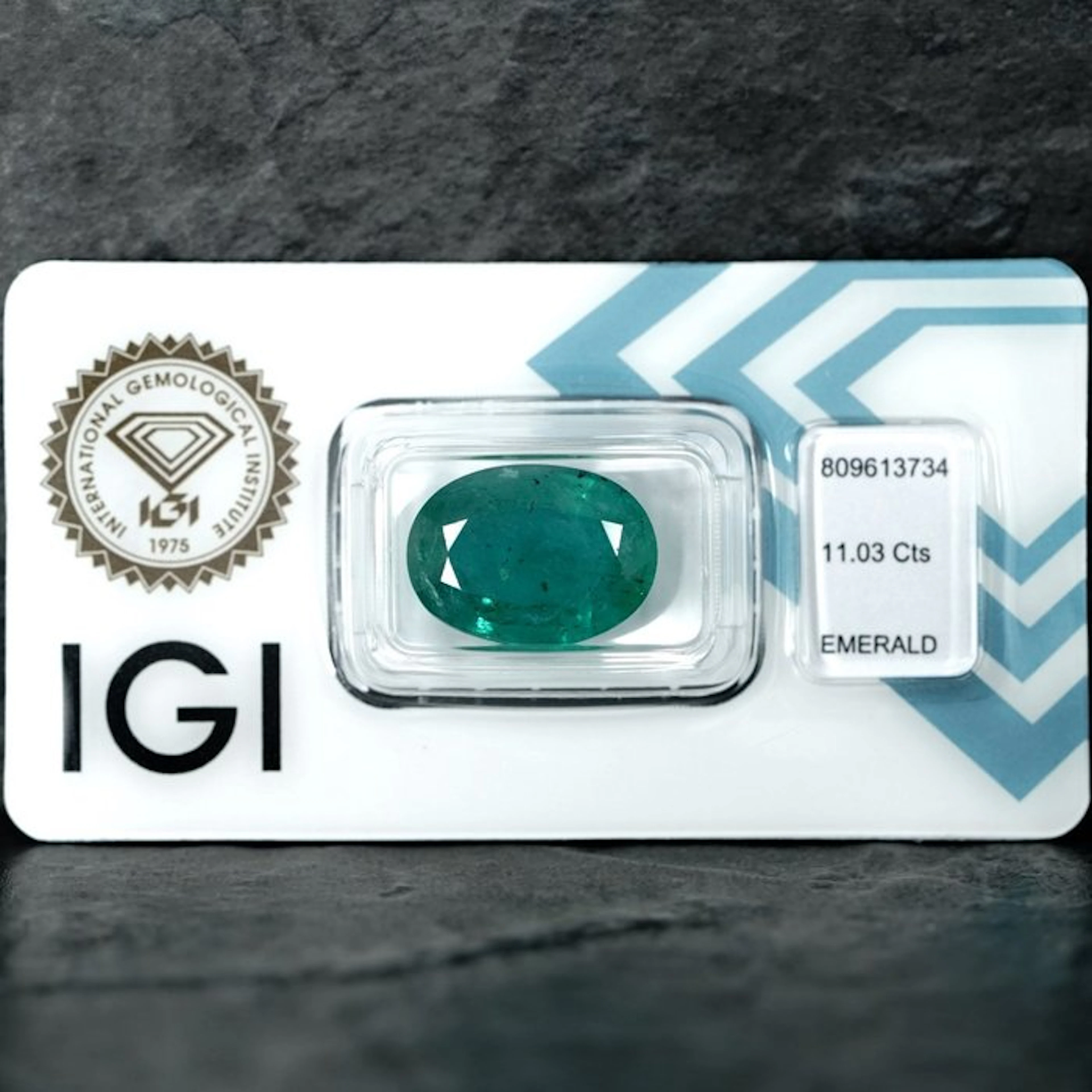 No reserve price - 1 pcs Green Emerald - 11.03 ct...