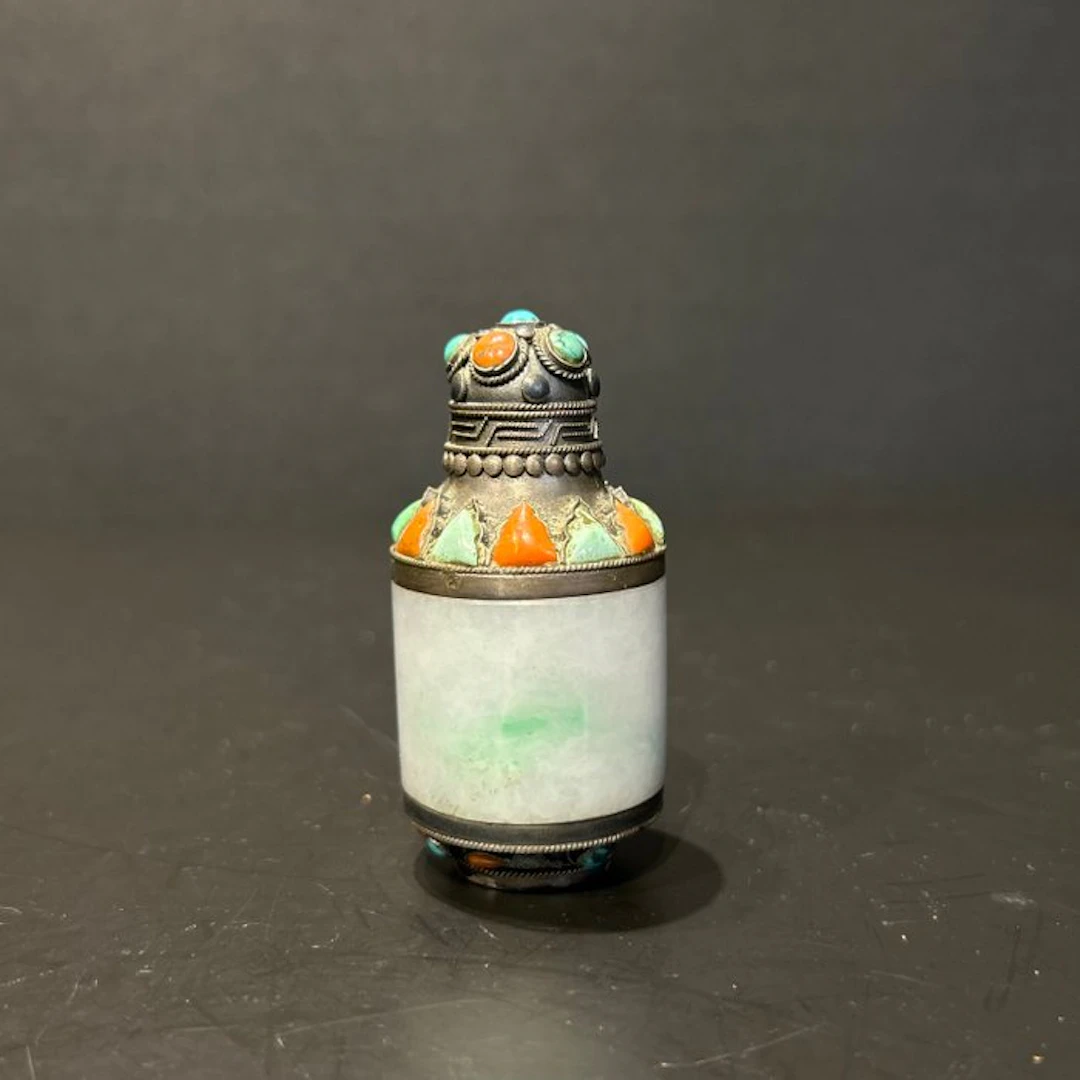 Snuff bottle - jadeite, Silver - Jadeite "Archerring"
