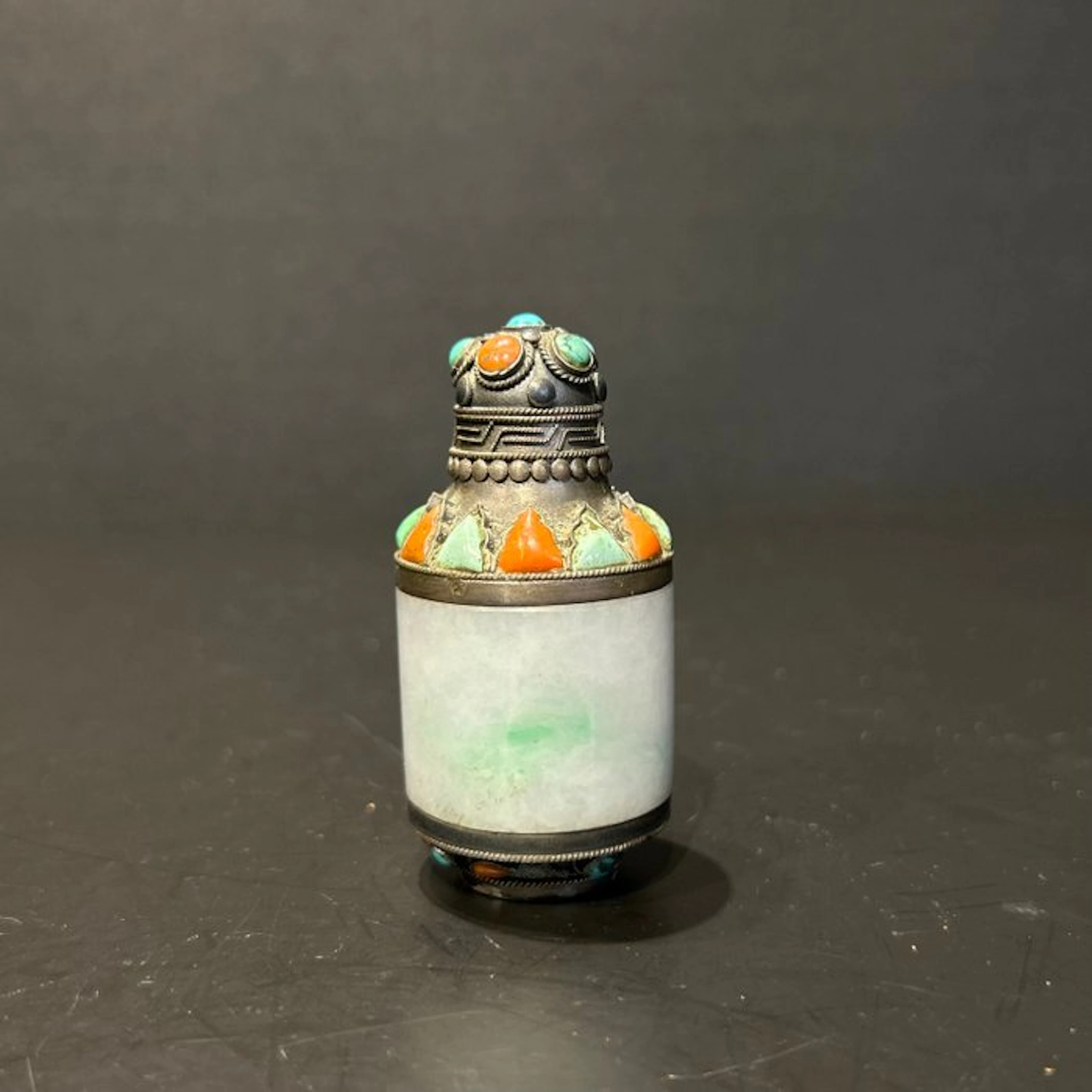 Snuff bottle - jadeite, Silver - Jadeite "Archerring"