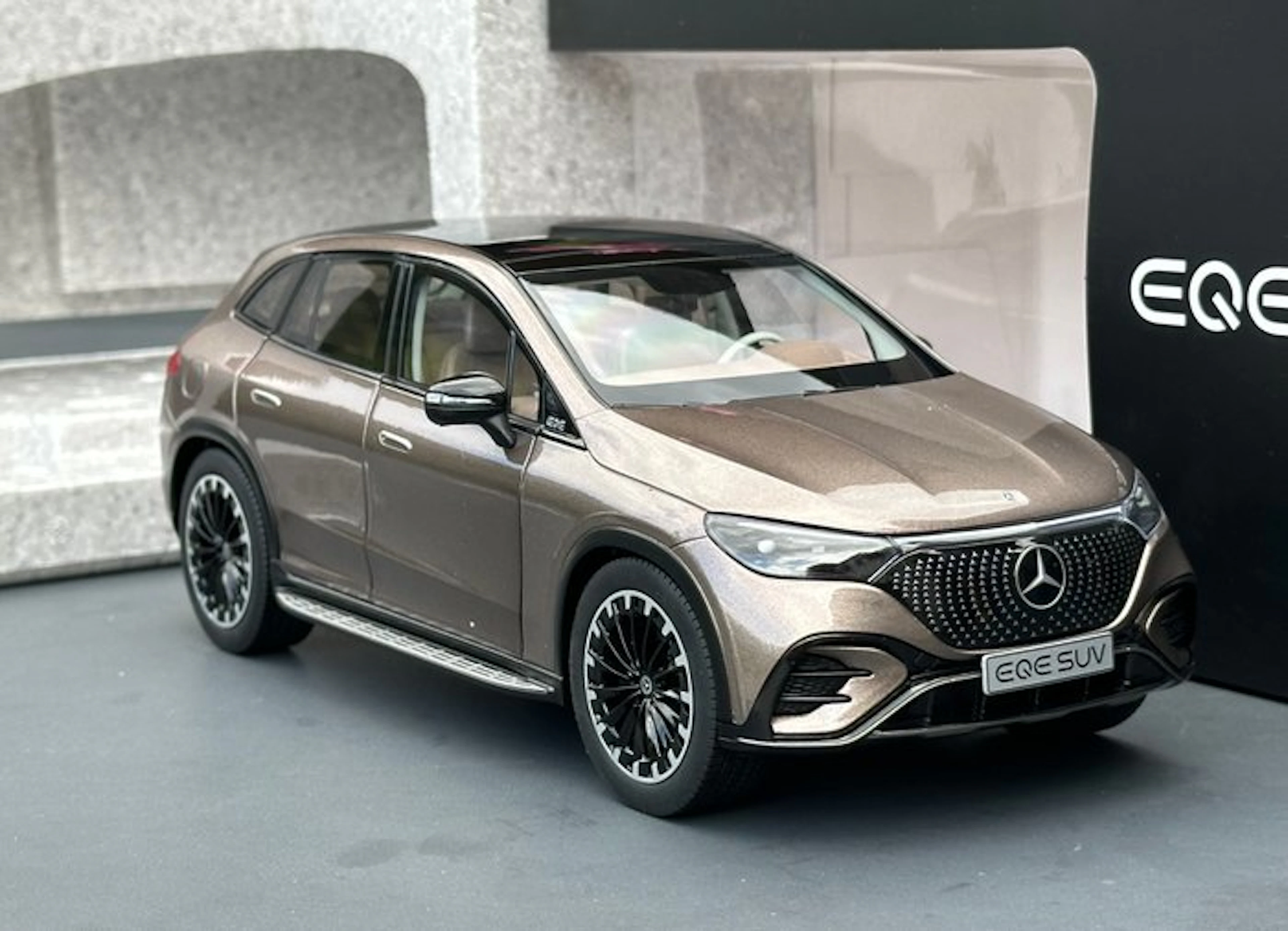 NZG 1:18 - Model car - Mercedes-Benz EQE SUV