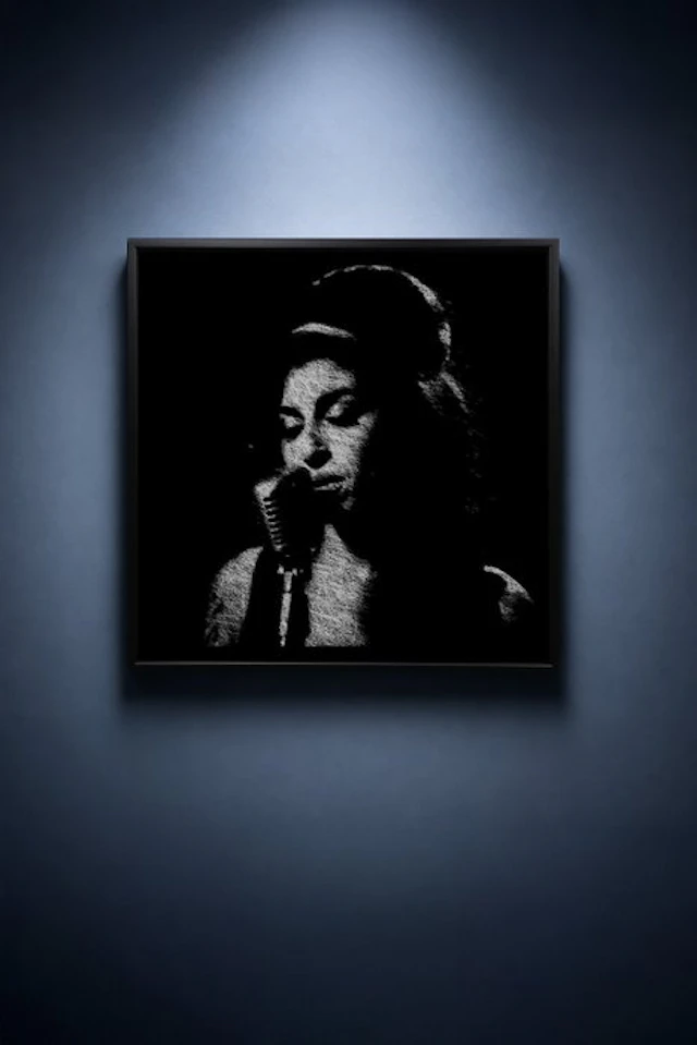 Tijs Dragtsma (1992) - Amy in Scratched Light