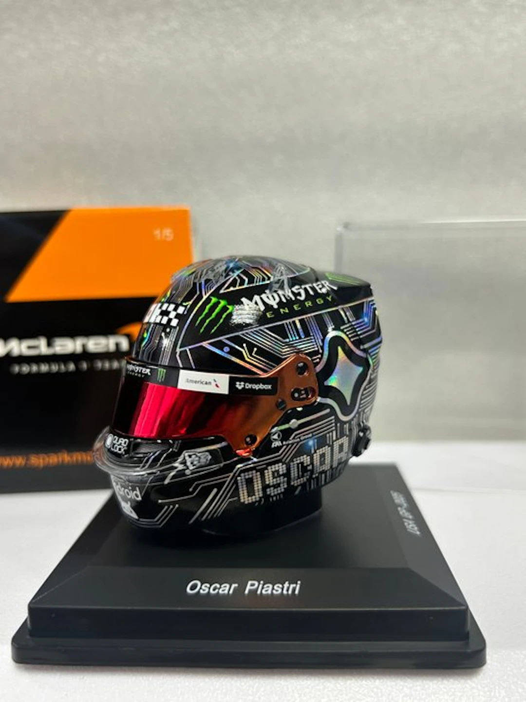 Spark 1:5 - Model car - Exclusivo! Oscar Piastri McLaren...