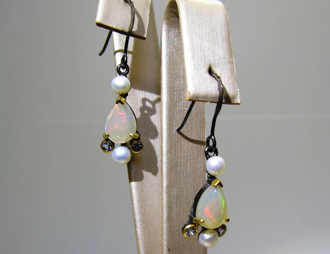 Opal Earrings - Height: 31 mm - Width: 9.5 mm- 2.3 g - (2)