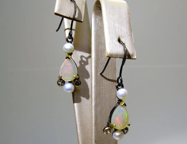 Opal Earrings - Height: 31 mm - Width: 9.5 mm- 2.3 g - (2)