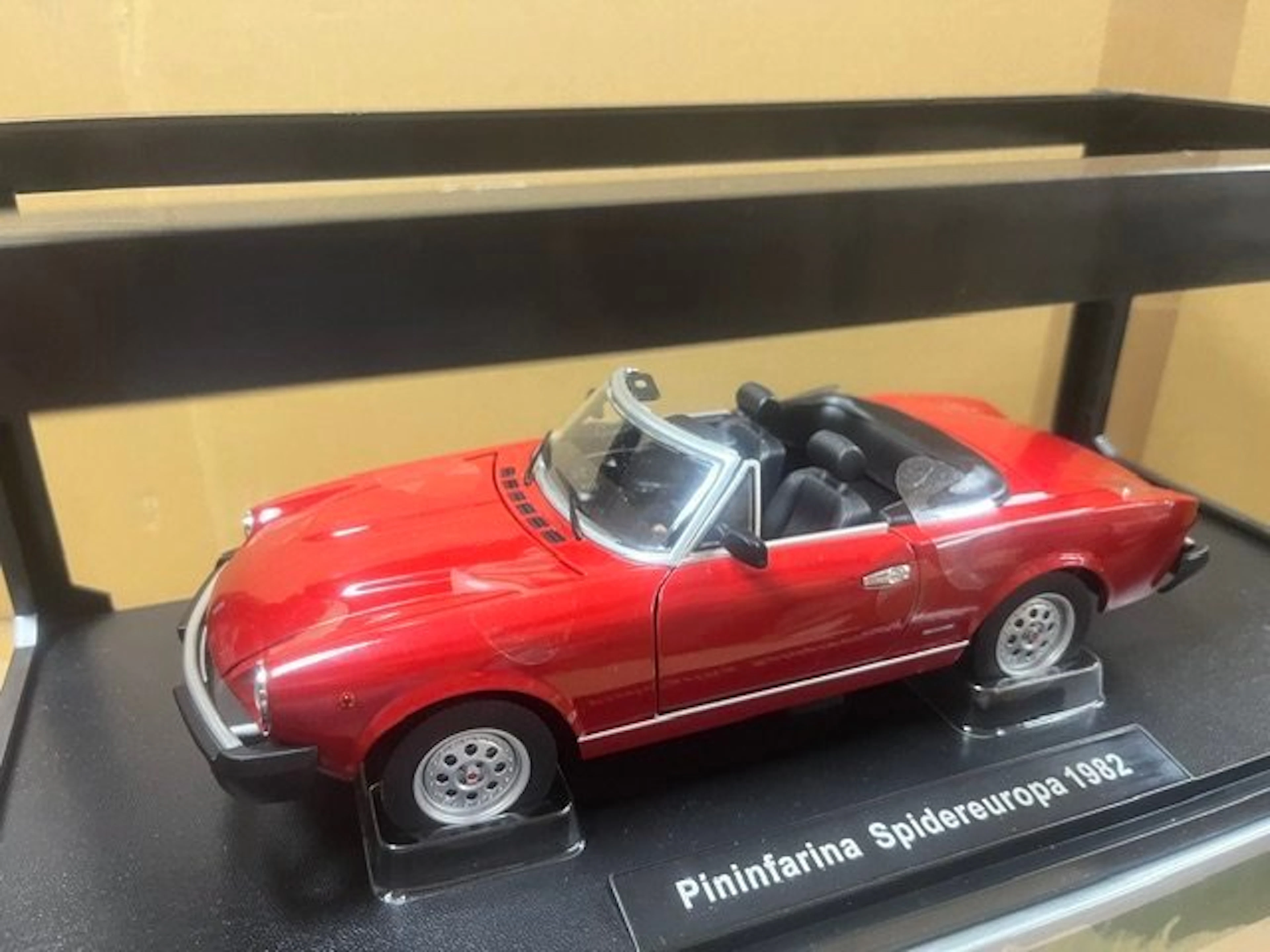 Touring 1:18 - Model car - Pininfarina Spidereuropa (1982)