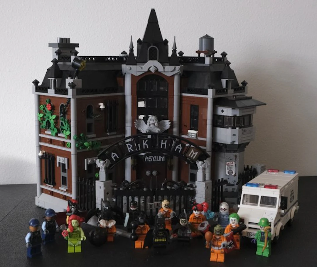 LEGO Set - 76300 - Super Heroes - Arkham Asylum - Used - Retired