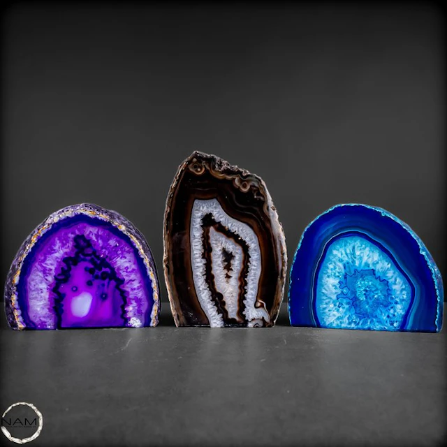 Chromatic Wonder Worlds – Three agate slices full of magic