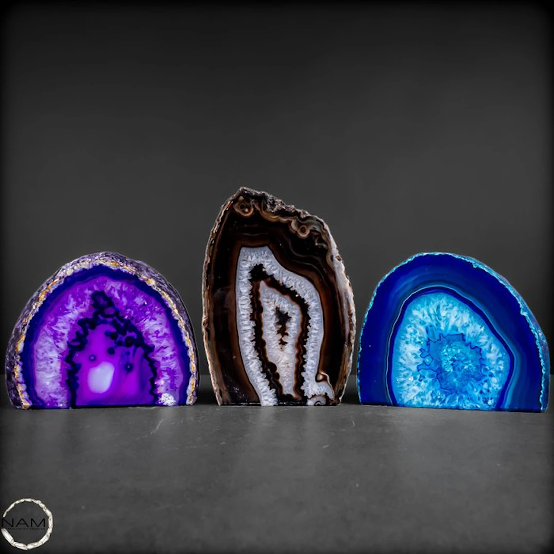 Chromatic Wonder Worlds – Three agate slices full of magic