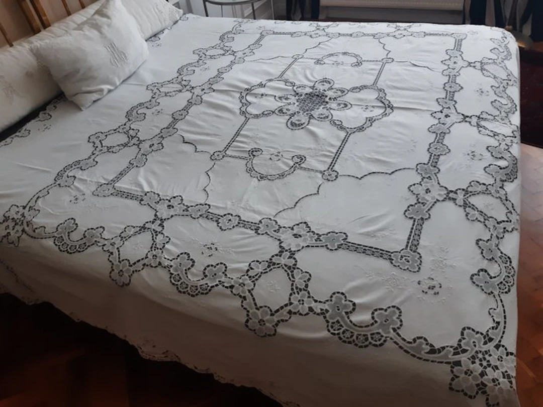Bedspread - 265 cm - 225 cm - needlelace embroidery