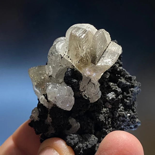 Cerussite Twin crystals, Tsumeb Mine - Height: 4 cm - Width: 4 cm- 150 g
