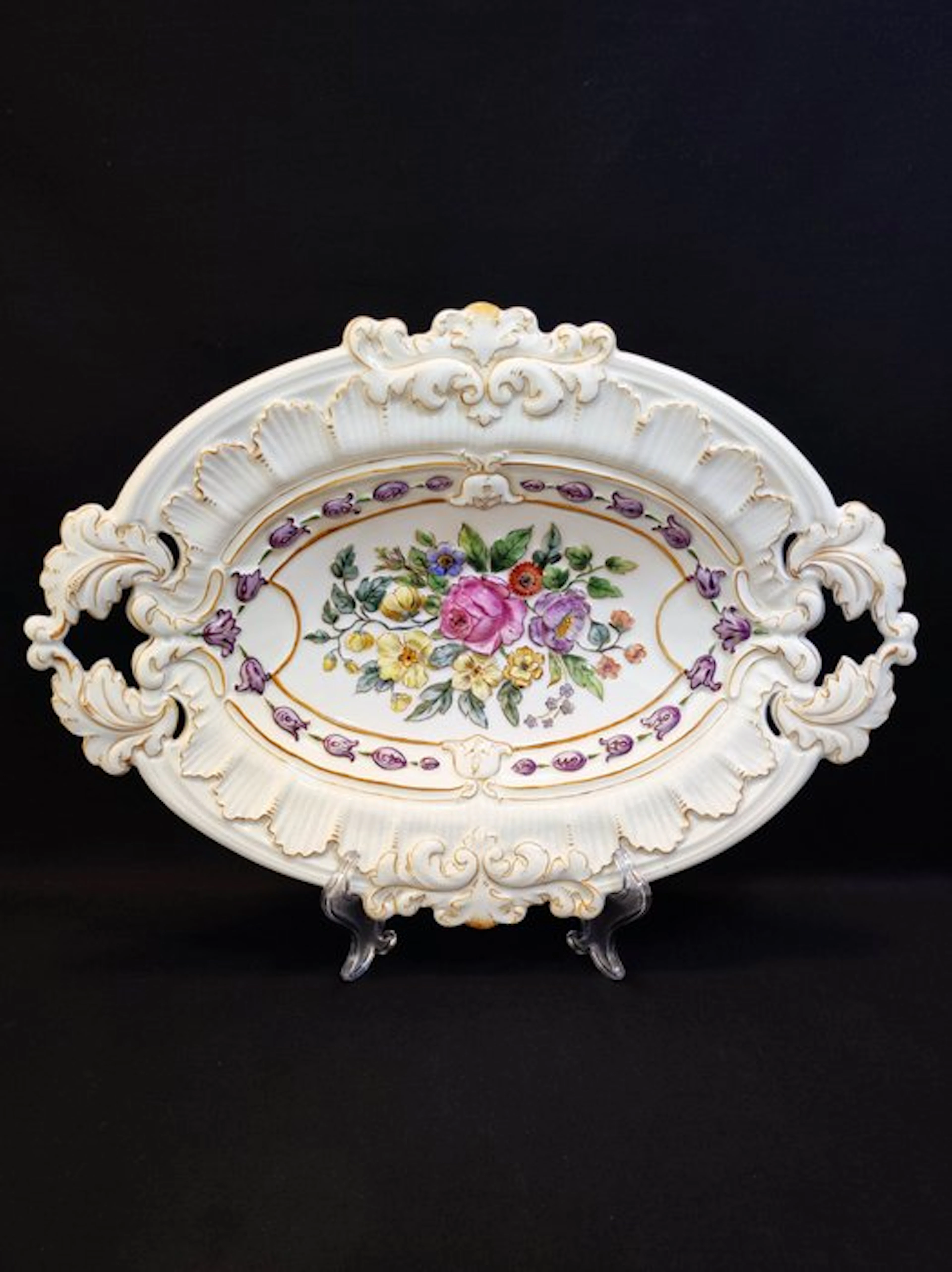 Meissen - Dish - ovale Prunkschale Floral-/Rocaillenrelief polychrom bemalt