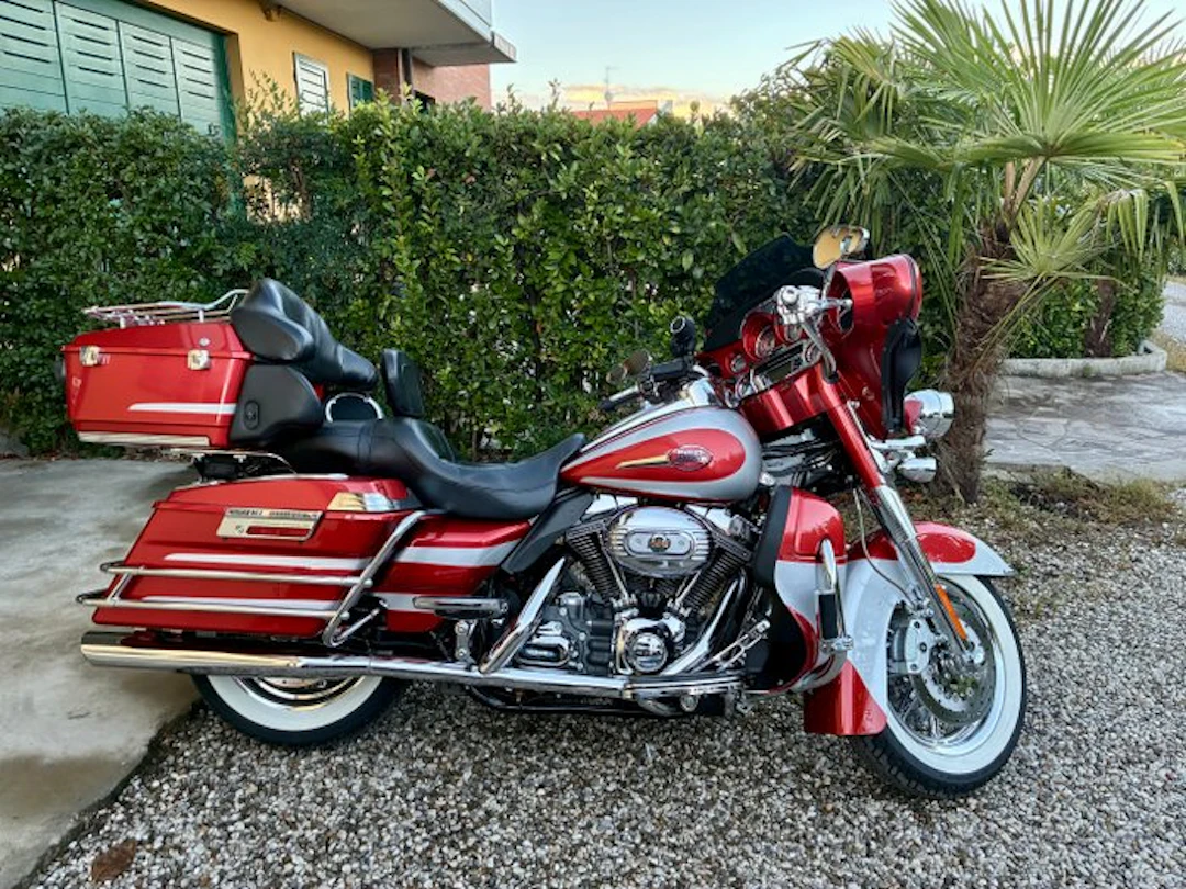Harley-Davidson - Electra Glide CVO Special Screamin' Eagle - 1800 cc - 2008
