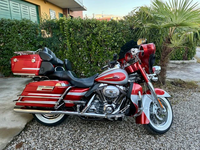 Harley-Davidson - Electra Glide CVO Special Screamin' Eagle - 1800 cc - 2008