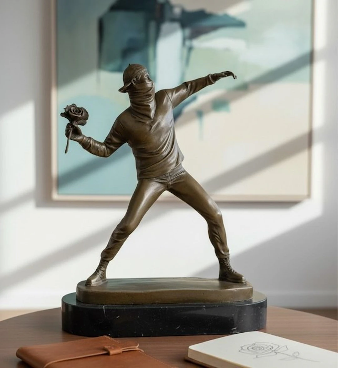 Banksy - after - Sculpture, The Flower Thrower - 25 cm - Bronze, Marble