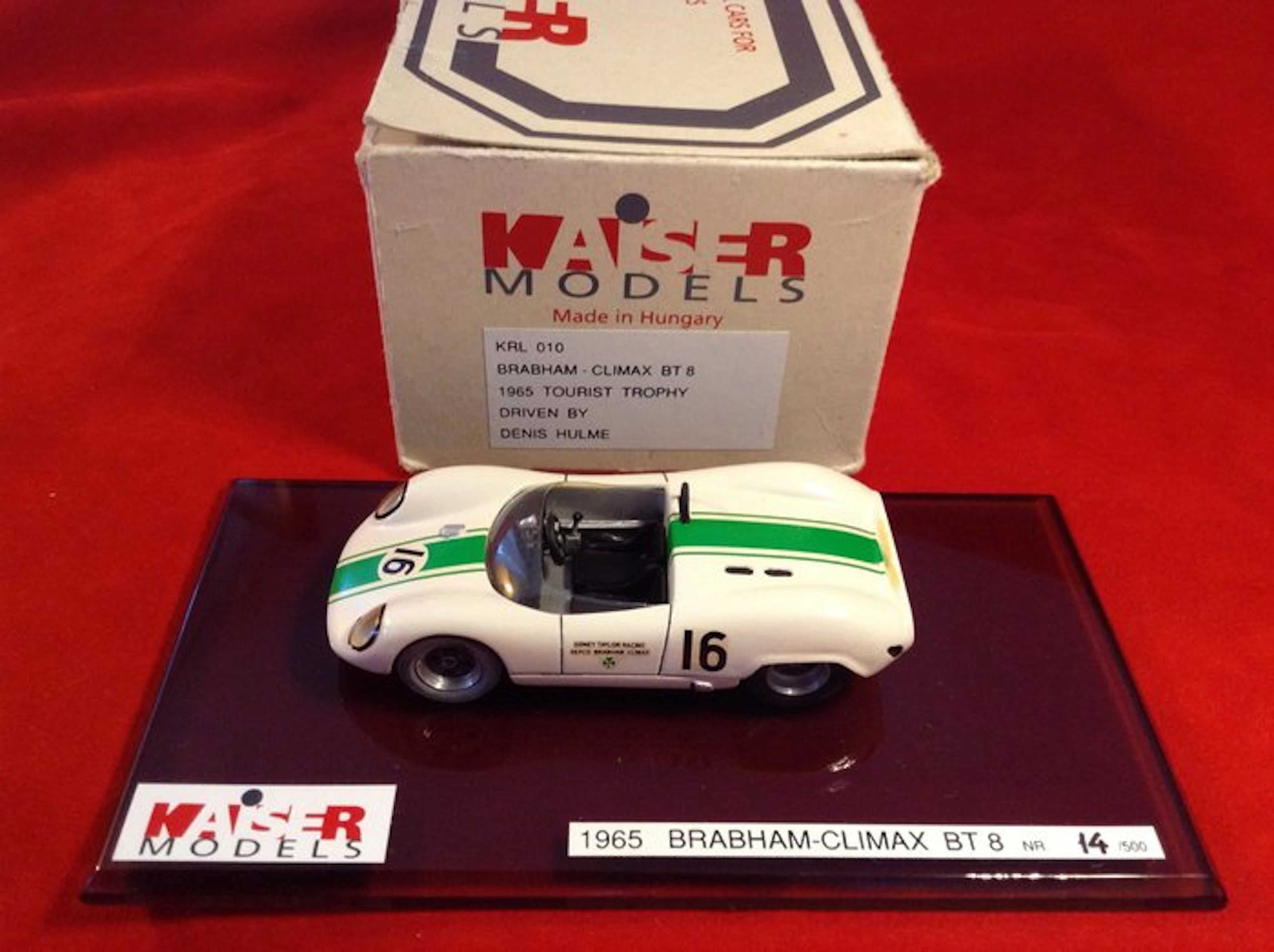 Kaiser Models - made in Hungary 1:43 - Model race car - ref