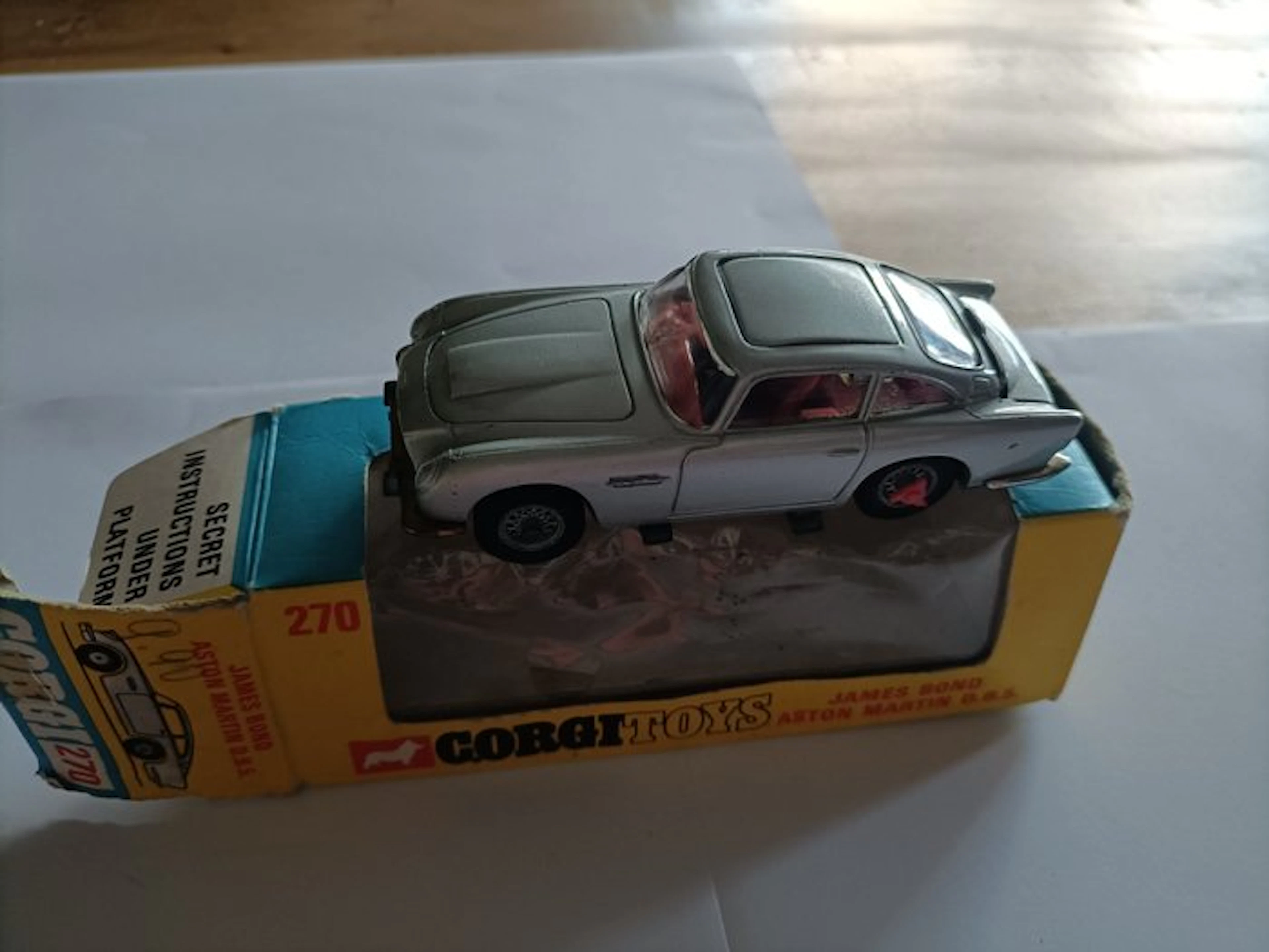 Corgi 1:43 - Model car - Aston Martin DB5 (James Bond)