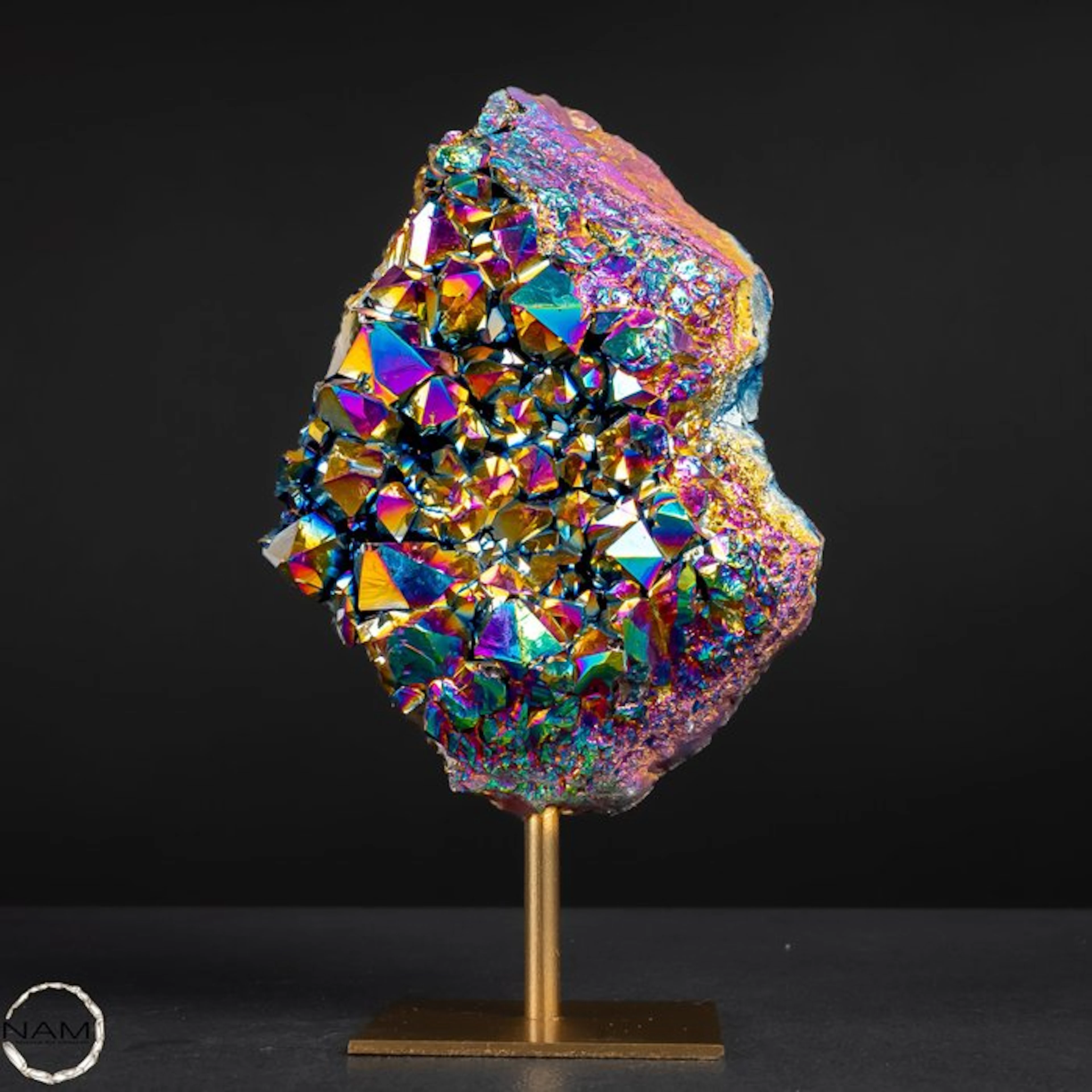 Unique Aura-Amethyst Druse on Stand – Shimmering magic in crystal