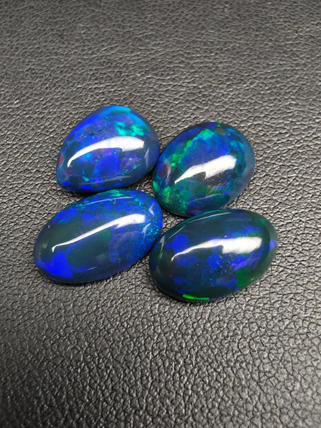 11 cts Black Opal Cabochon- 2.2 g - (4)