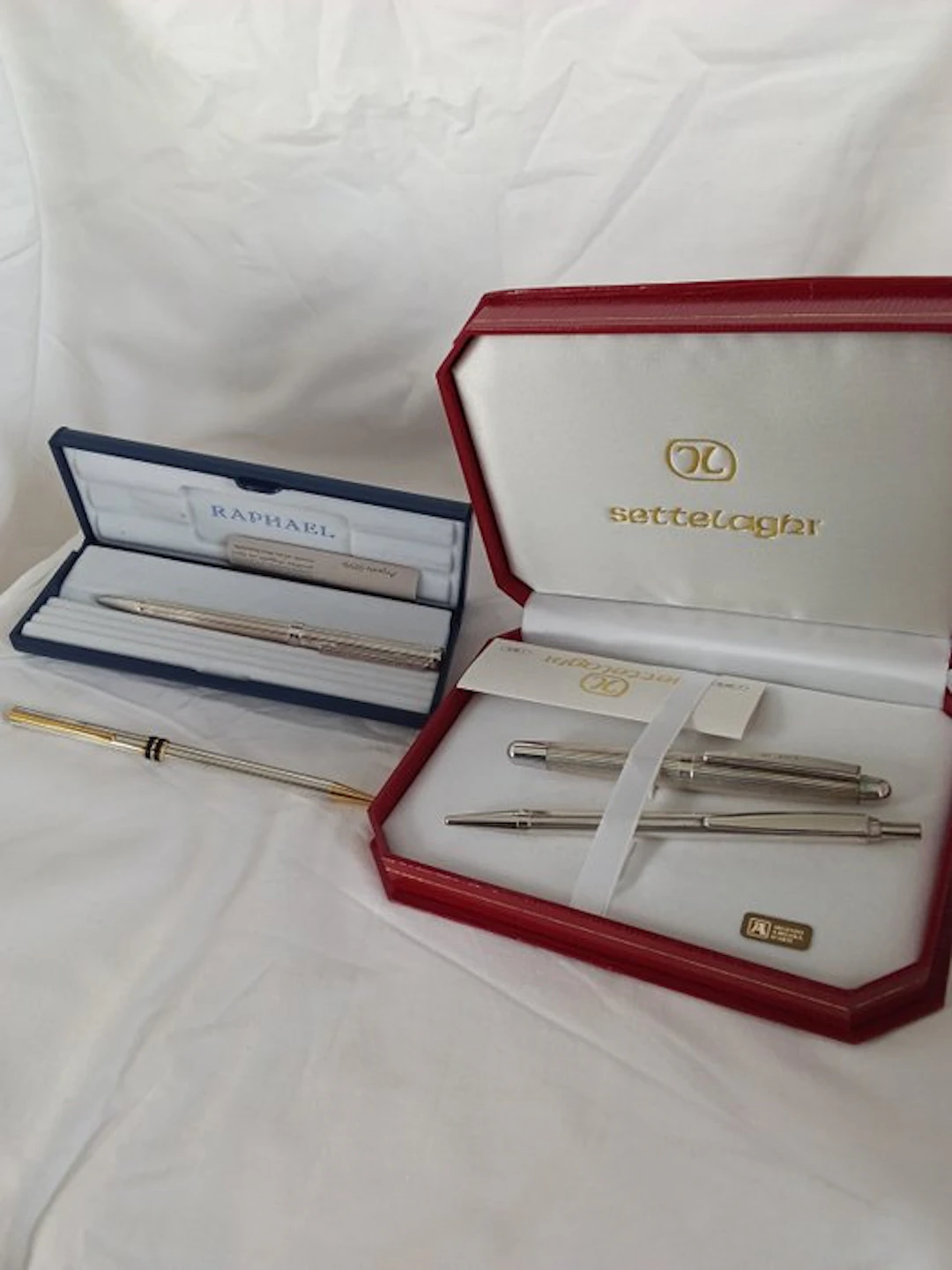 lot of 2 silver ballpoints - No reserve price - Pen set