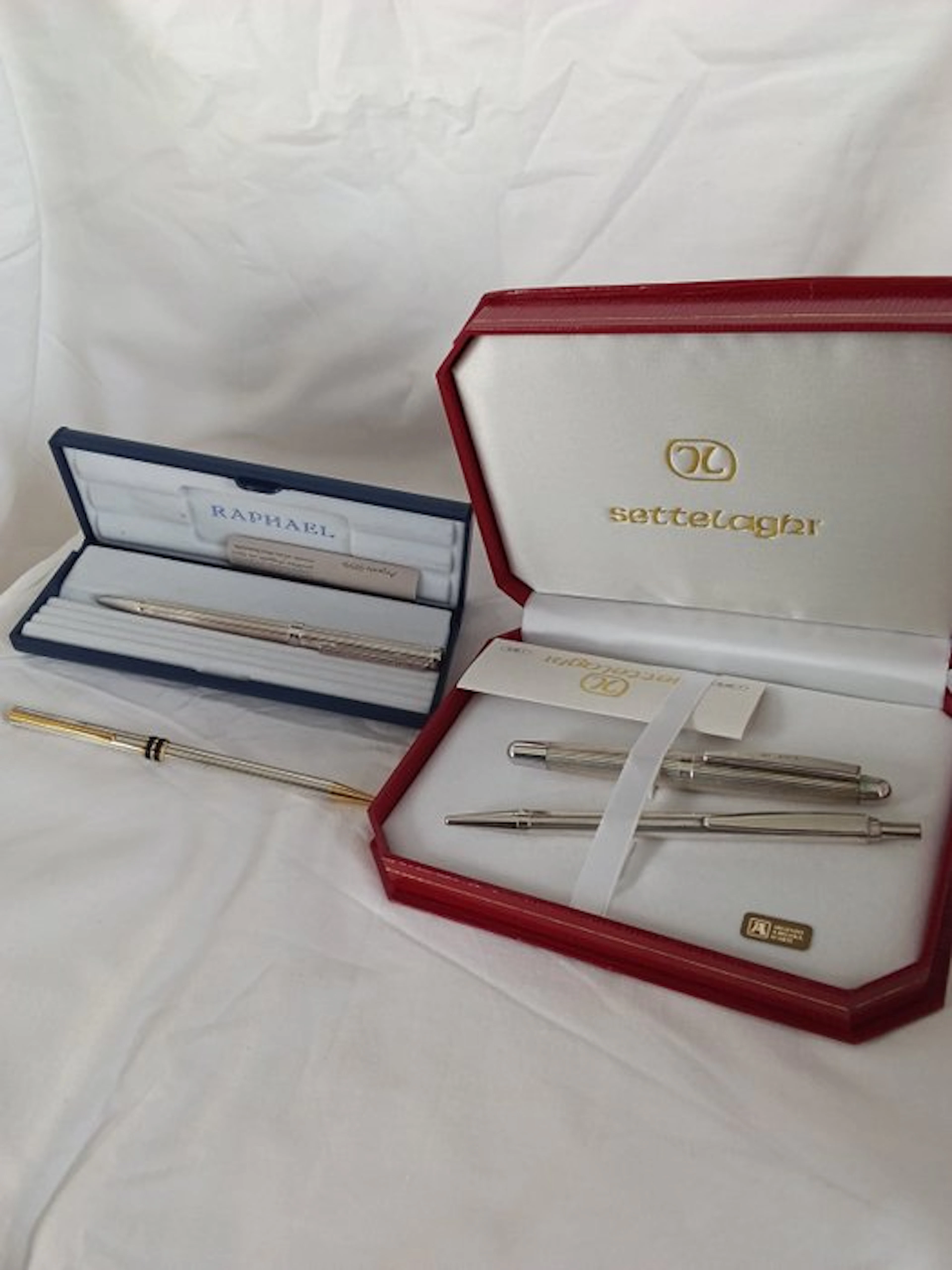 lot of 2 silver ballpoints - No reserve price - Pen set