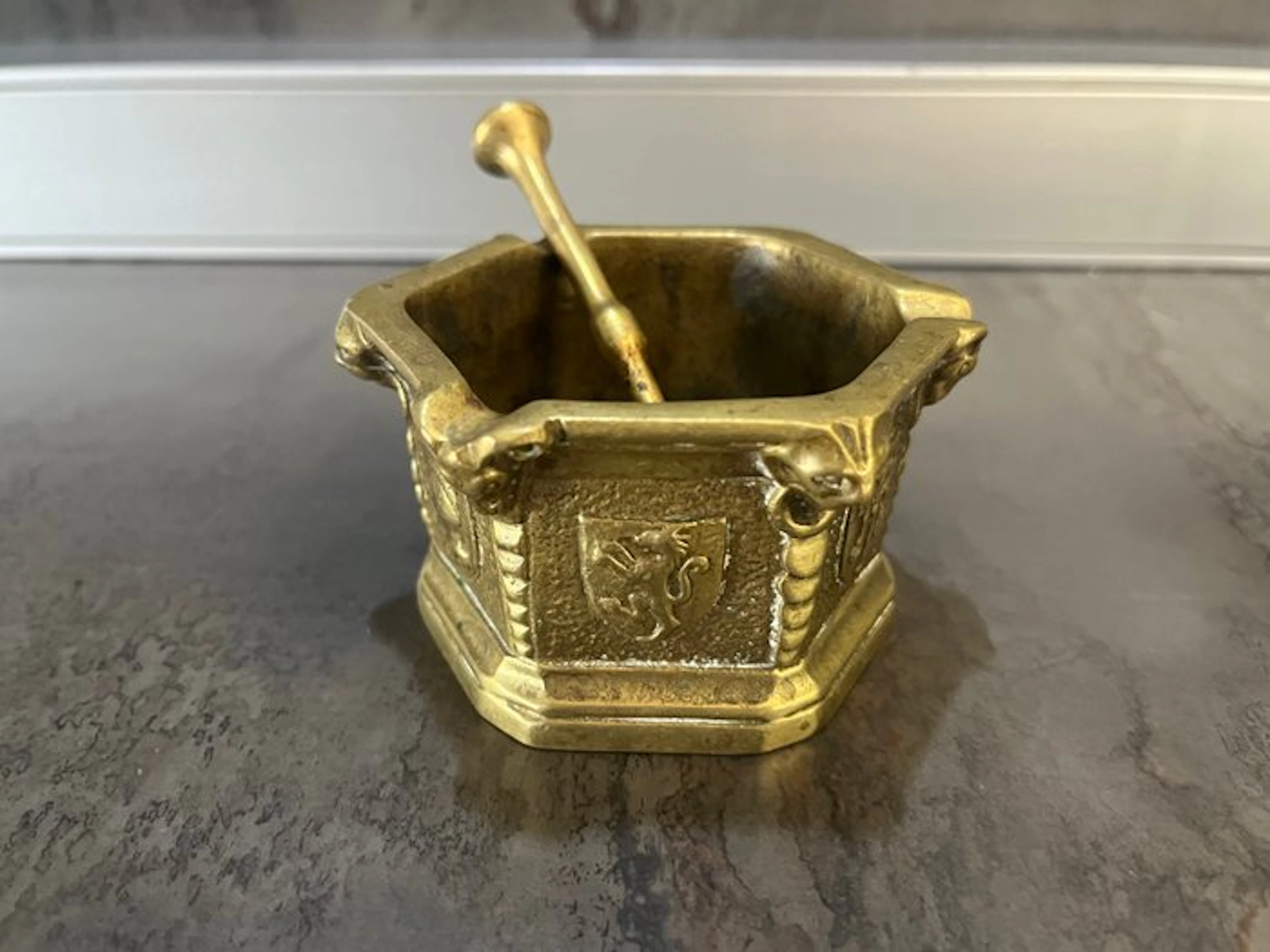 Max le Verrier - Max le Verrier - Goblet - Gilt bronze - Mortar and pestle