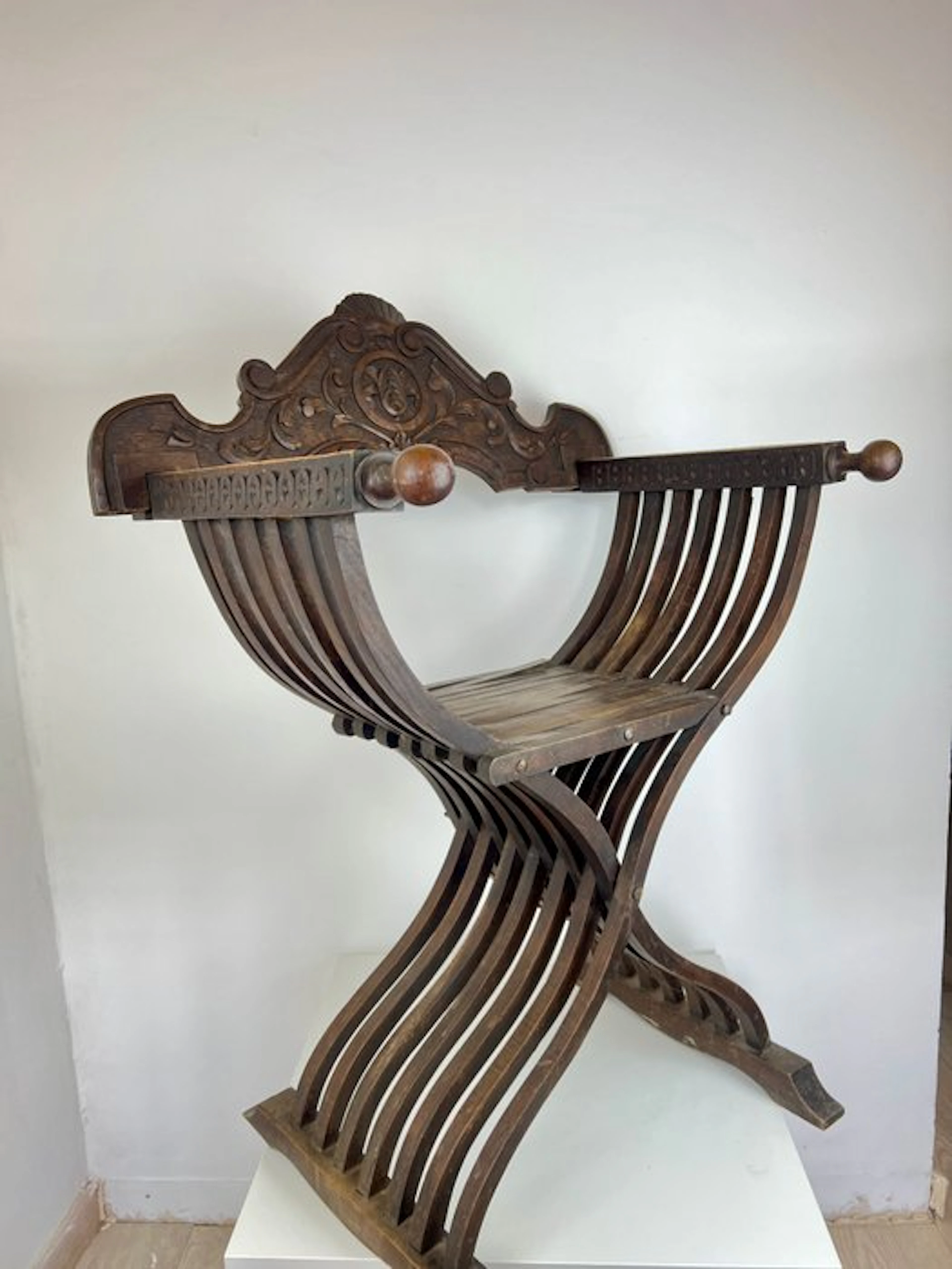 Chair - Wood - Savonarola Chair