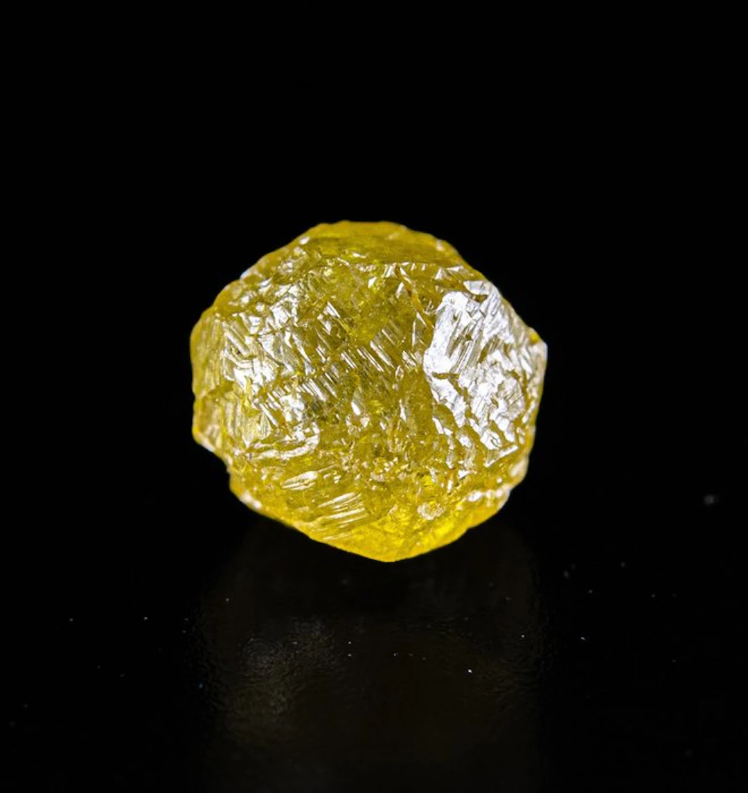 DIAMOND Fancy Intense Yellow - EXCEPTIONAL VVS - NO...